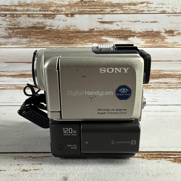 Sony DCR-PC5 Mini DV Camcorder Handycam Camera Carl Zeiss Vintage Parts Repair - Picture 1 of 6